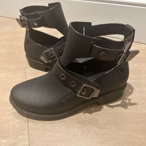 Melissa black boots size 6
